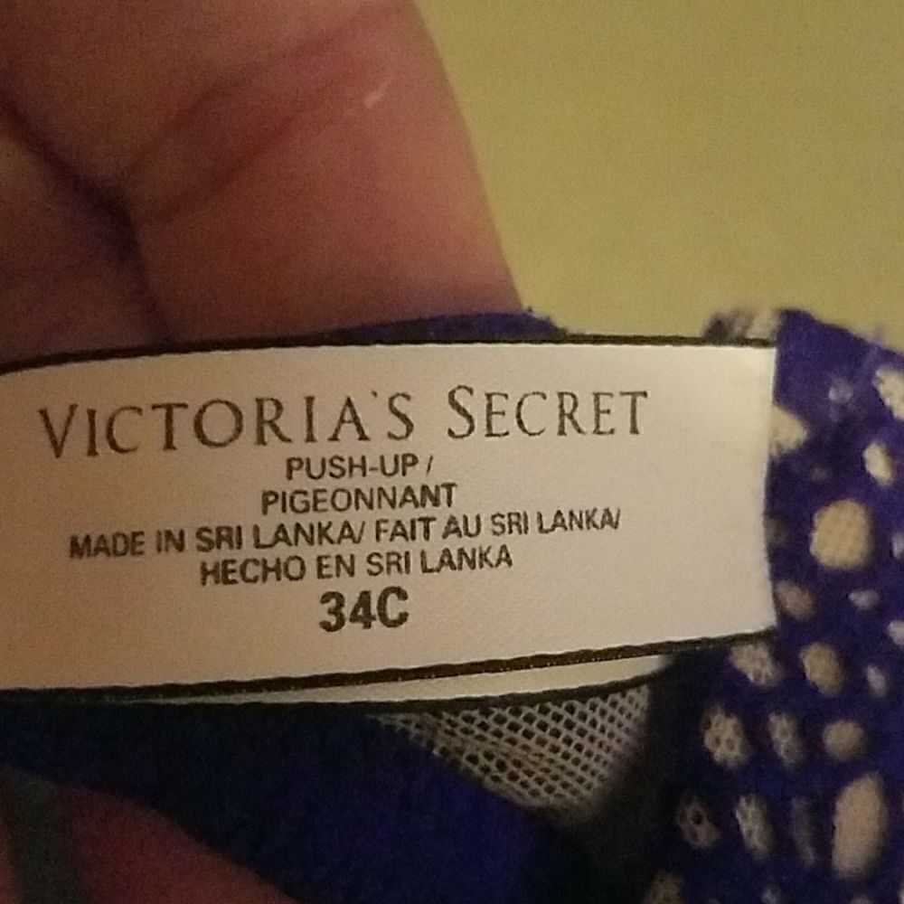 Victoria Secret - Picture 2 of 3